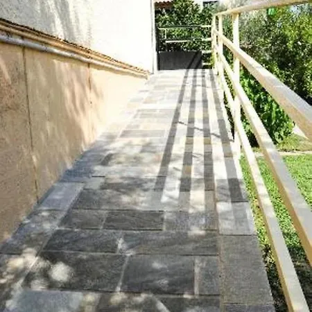 Lena's 公寓 Tolofón